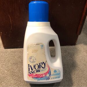 Ivory Snow Gentle Care Liquid Laundry Detergent Blue Cap 50oz, 16 Loads